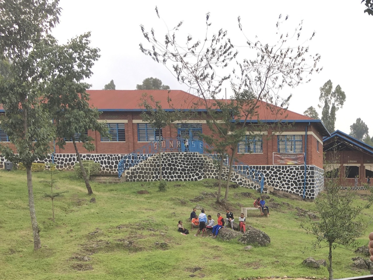 A school serving refugee and displaced children, supported by APIDS.